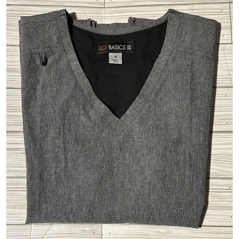 Women's Koi Basics Becca Heather Grey 4 Pocket Scrub Top Size Small